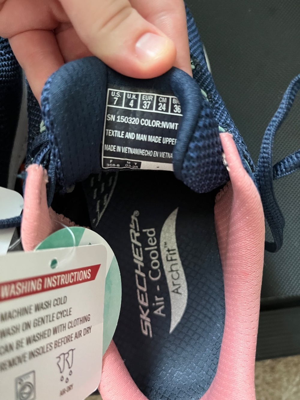 New Sketchers Arch Fit , Size 7 , Retail $85 - Picture 3 of 5